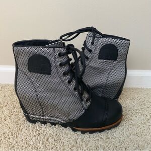 Sorel PDX Lace Up Wedge Boots Lexie Wedge 6.5 waterproof Black Silver EUC